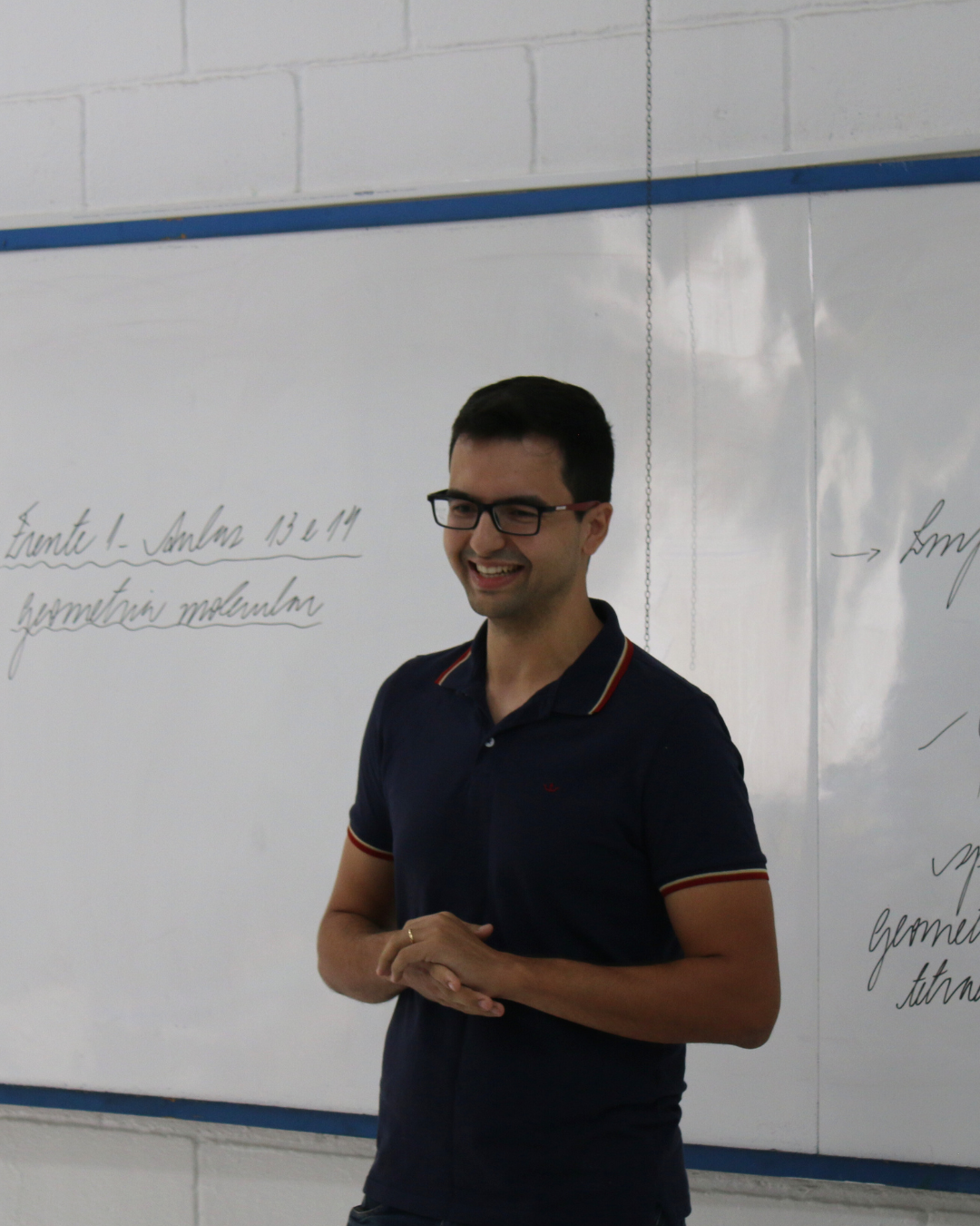 COLÉGIO UNIFOR RECEBE EX-ALUNO FORMADO EM ENGENHARIA AERONÁUTICA PARA BATE-PAPO COM O TERCEIRO ANO