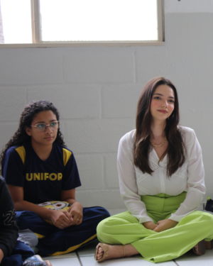 ALUNOS DO COLÉGIO UNIFOR RECEBEM PALESTRA SOBRE O USO EXCESSIVO DE TELAS