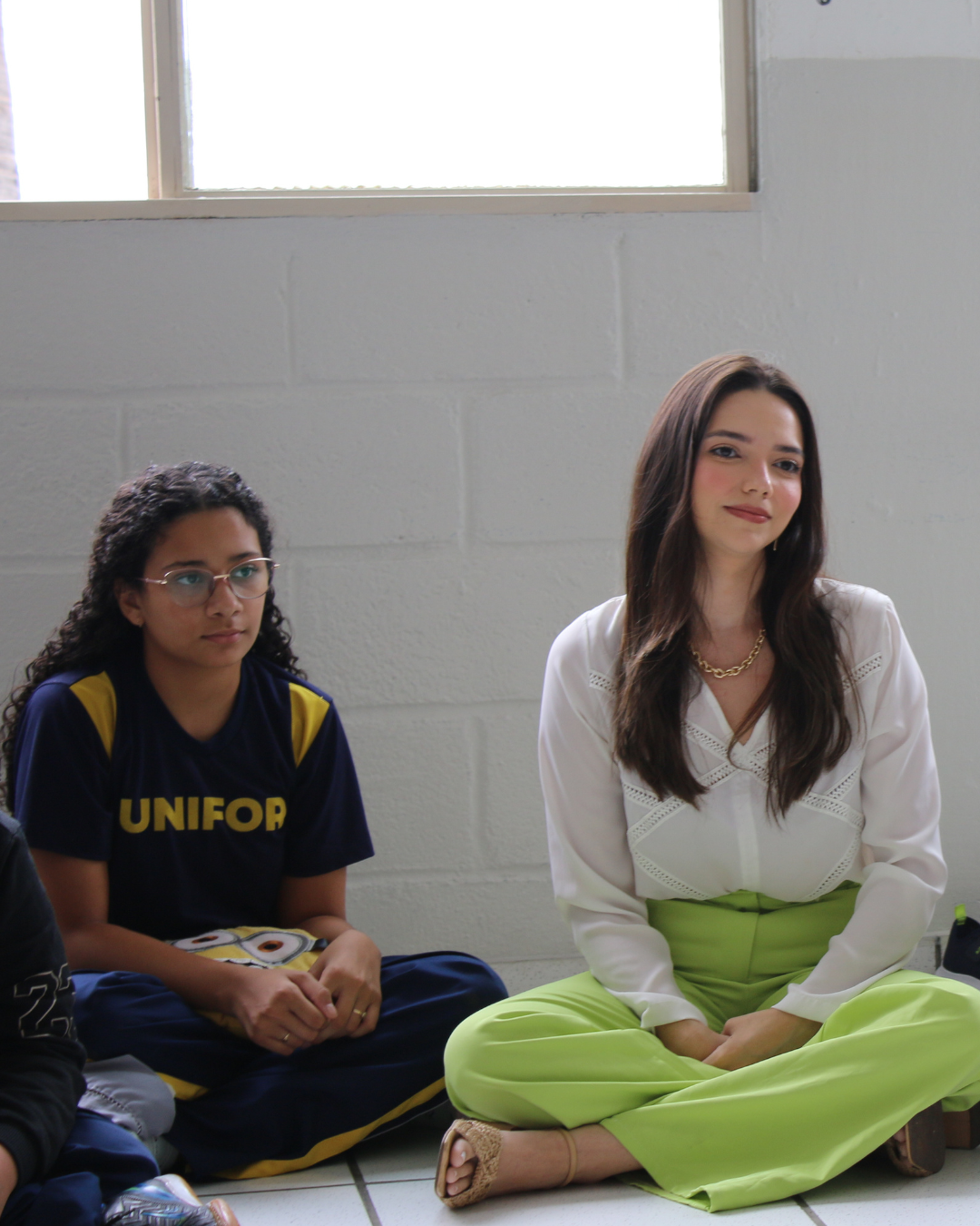 ALUNOS DO COLÉGIO UNIFOR RECEBEM PALESTRA SOBRE O USO EXCESSIVO DE TELAS