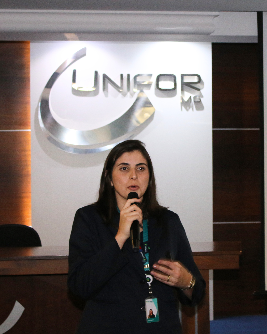 CALOUROS DA ÁREA DA SAÚDE DO UNIFOR-MG RECEBEM PALESTRA SOBRE EDUCAÇÃO FINANCEIRA