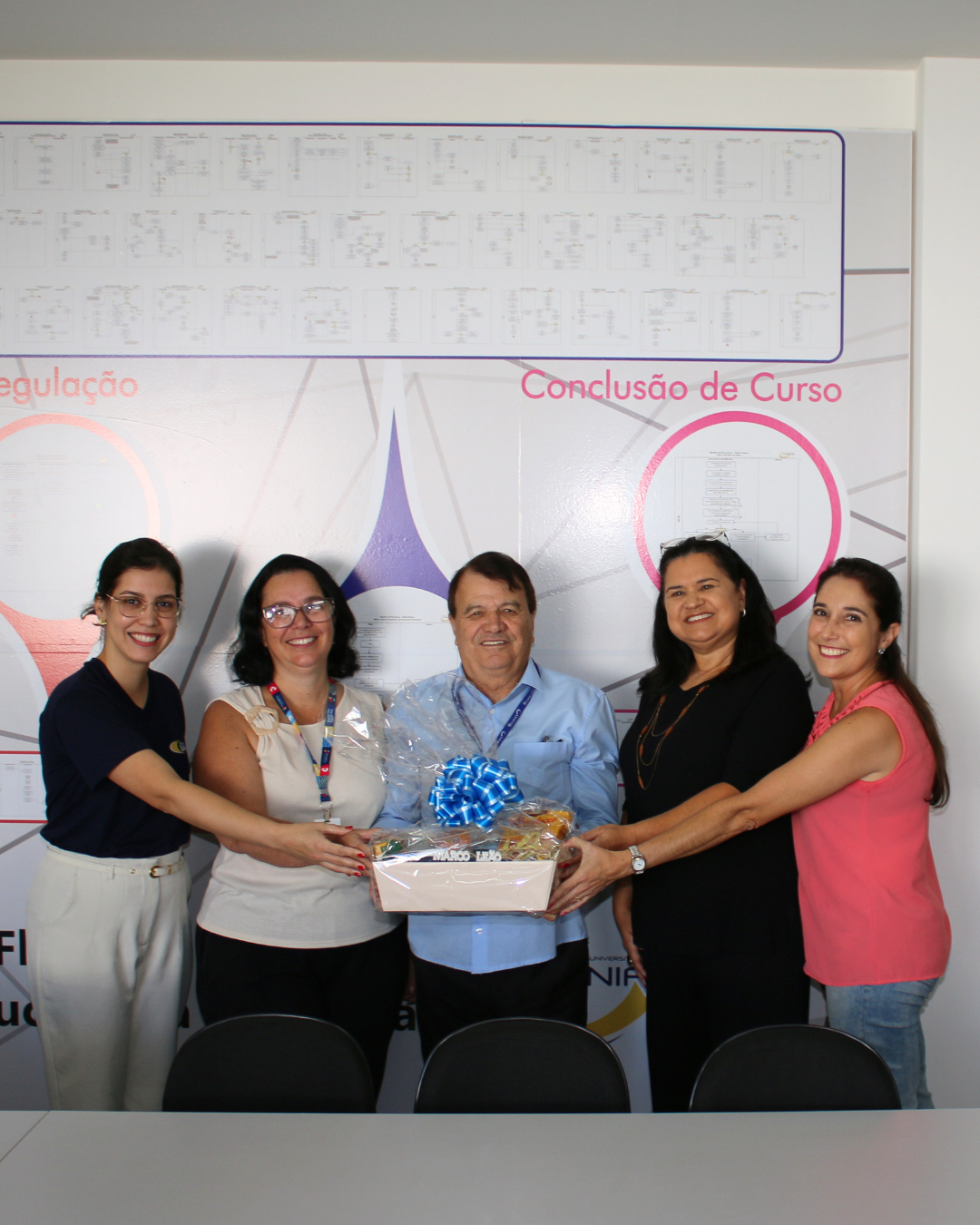 COLÉGIO UNIFOR PRESTA HOMENAGEM AO REITOR DO UNIFOR-MG POR SUA TRAJETÓRIA E DEDICAÇÃO À INSTITUIÇÃO